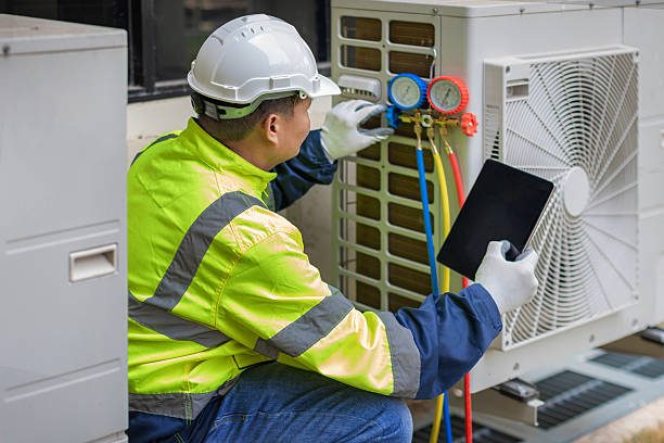 Professional Hvac technician working in Sparta, IL